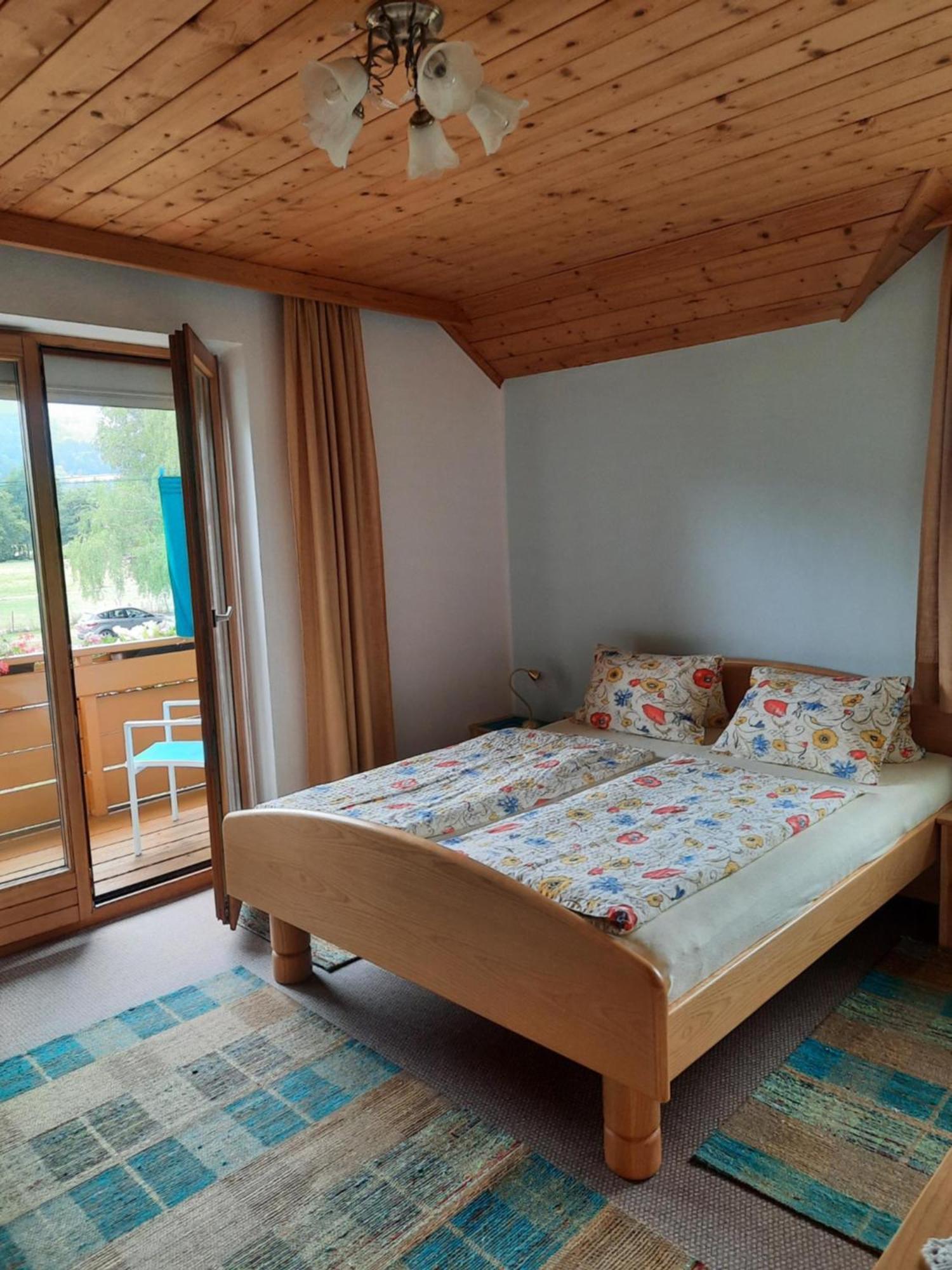Am Haus Spitzer *